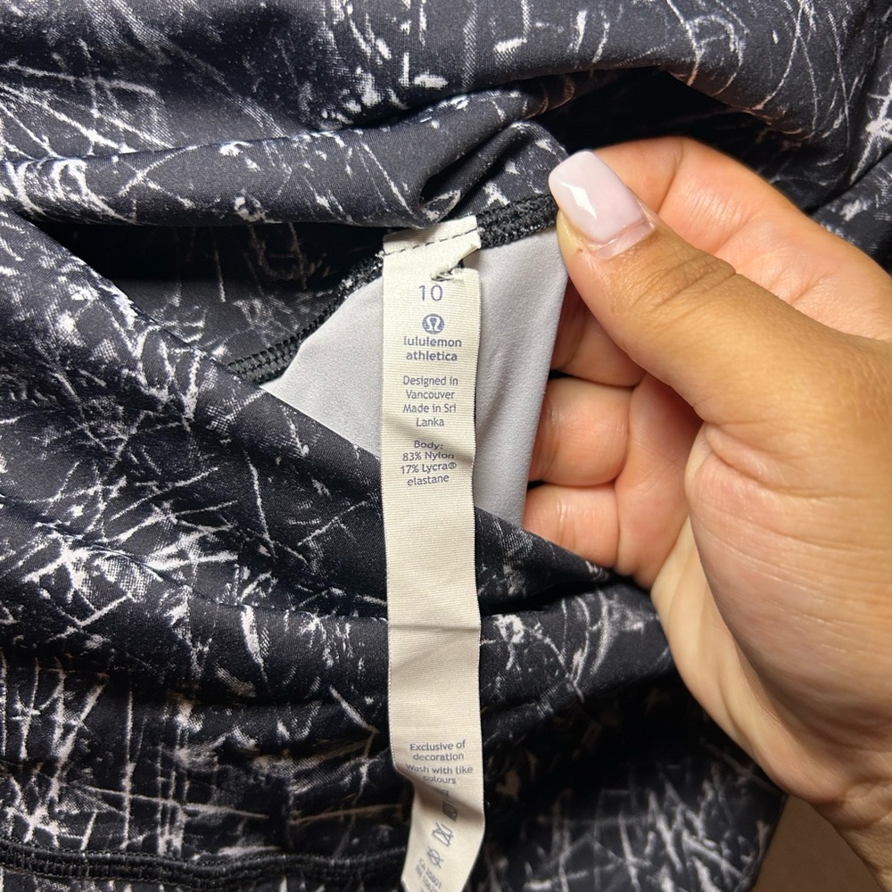 Lululemon Athletica Black and White Abstract Leggings - Picture 4 of 4
